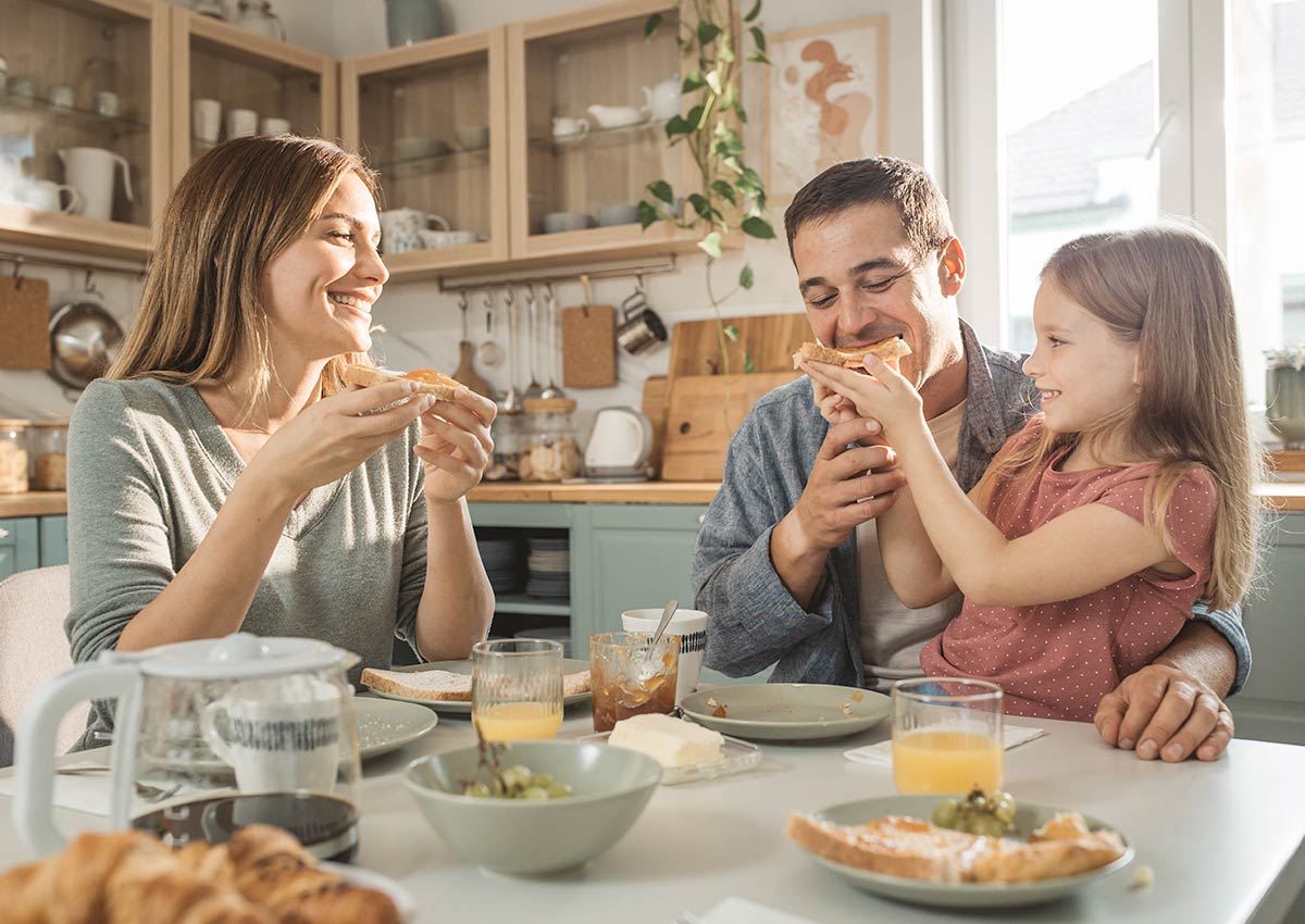 Imaginity, Bimbo, Branding, Case Study, Family having breakfasts