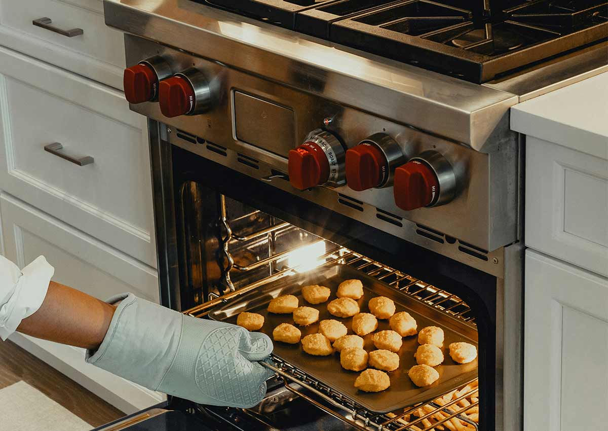 Imaginity, frozen food, woman oven food