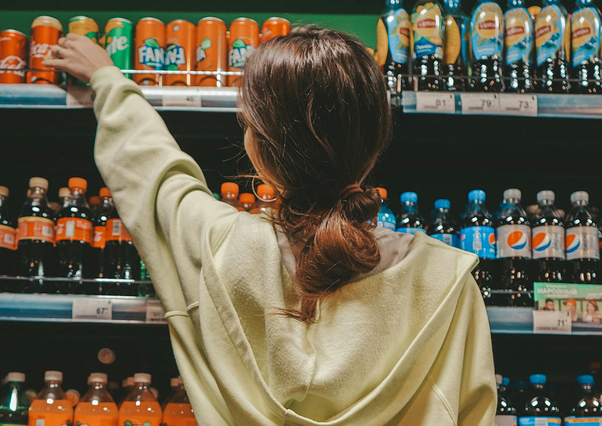 Imaginity, USA, How Packaging Design Shapes Brand Perception, Woman Market Shelf