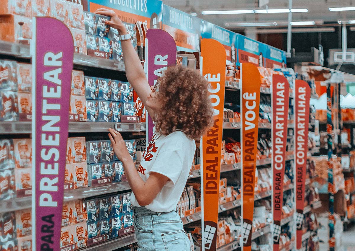 Imaginity, USA, Packaging Really Drive 20 Percent Of Brand Image, Young Woman, In Store