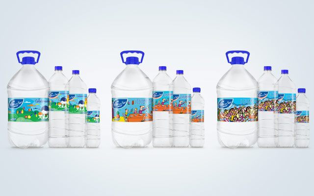 DiseƱo de packaging Agua Mineral Villa del Sur, edición especial homenaje a la familia argentina. Detalle de la lĆnea. DiseƱo: Imaginity