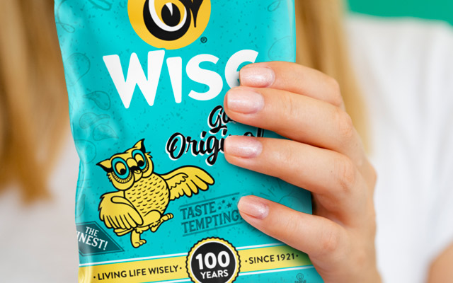 Diseño 100 aniversario de lata coleccionable para empaques de papas fritas Golden Original de Wise, Estados Unidos - Imaginity